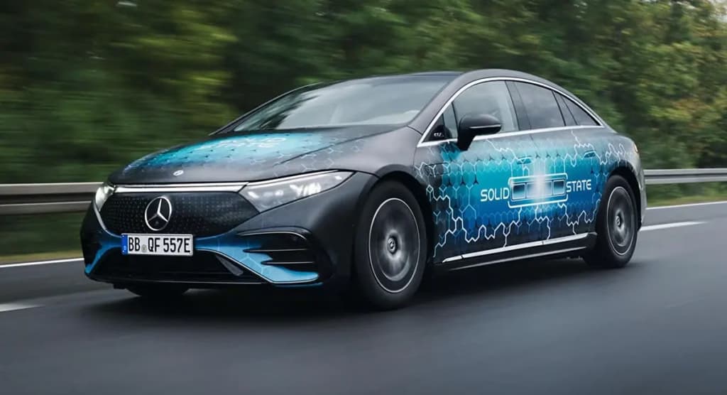 Mercedes-Benz EQS проїхав 1205 км через три країни на одній зарядці