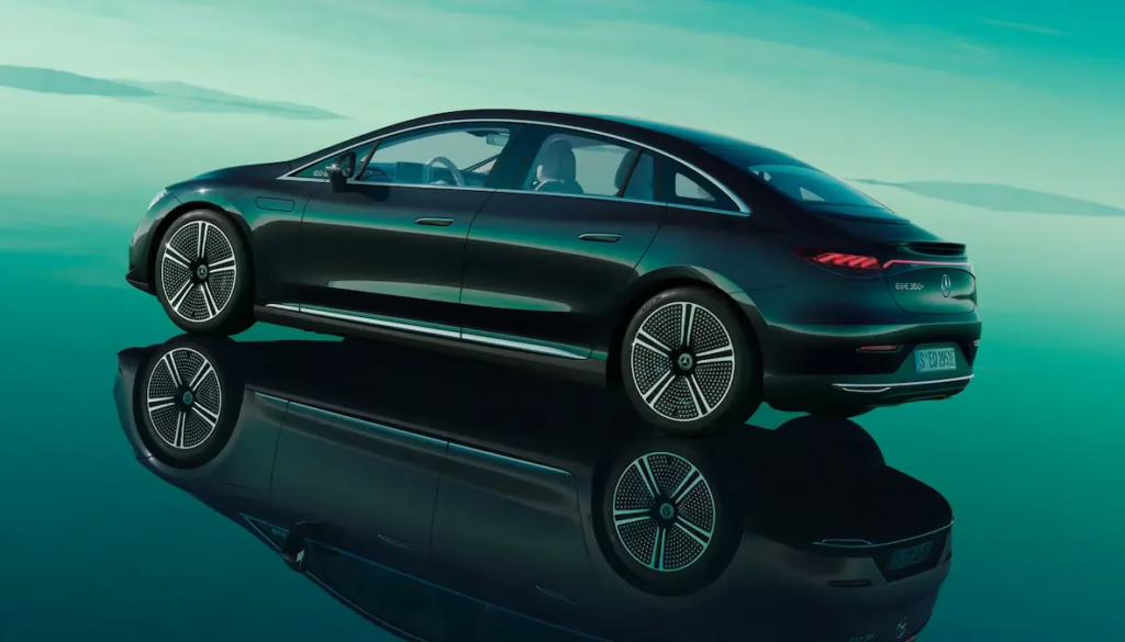 Mercedes-Benz згортає випуск EQE та EQE SUV