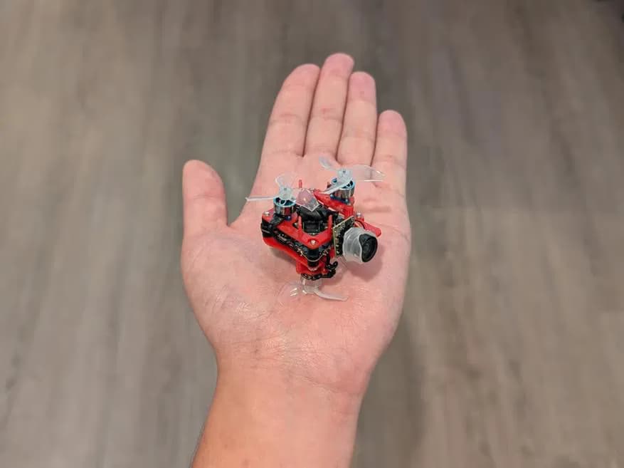 Інженер створив FPV-дрон розміром 22,3 міліметра