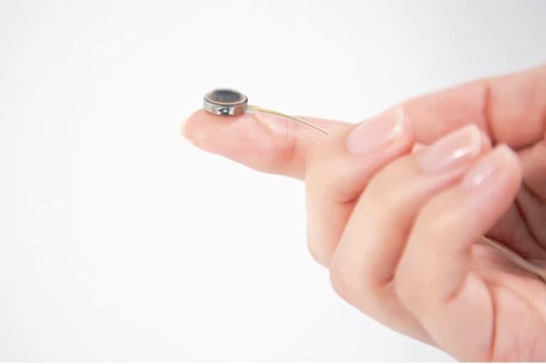 FDA дозволив тестувати мозковий імплант, який повертає мовлення