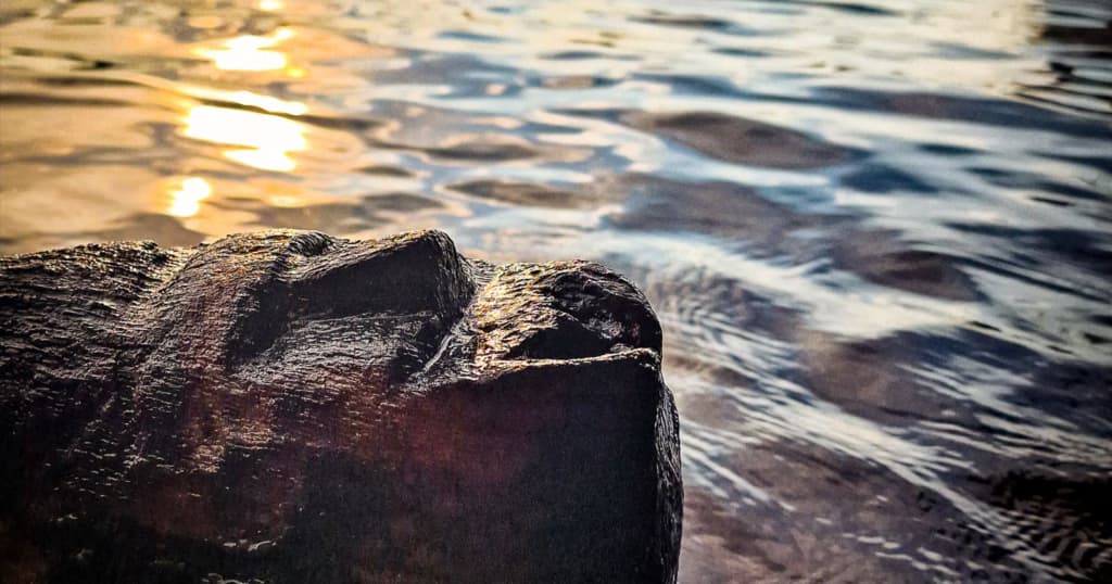 Під час розкопок у озері дайвери виявили давній артефакт із людським обличчям