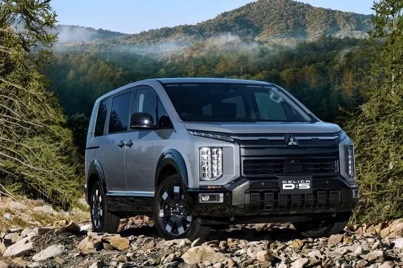 Mitsubishi представила оновлену Delica D:5