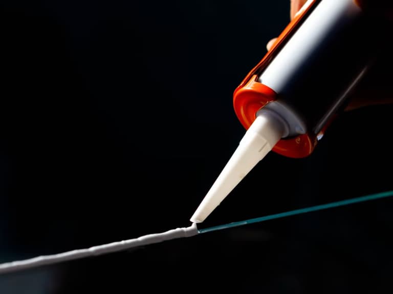 Вчені представили клей настільки міцний, що він утримує вагу автомобіля