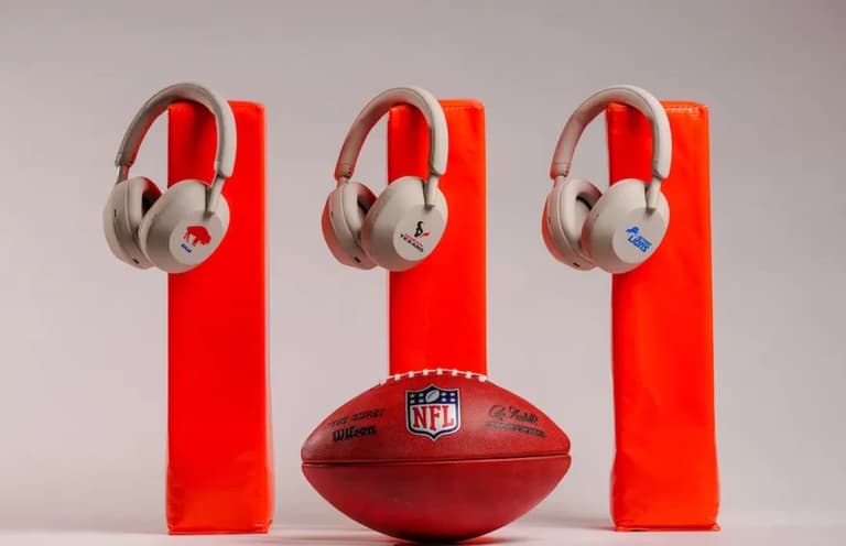 Sony представила серію навушників WH-1000XM5 у стилі NFL 