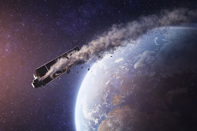 «Аномалія» Starlink: супутник втратив зв’язок і почав сходження з орбіти