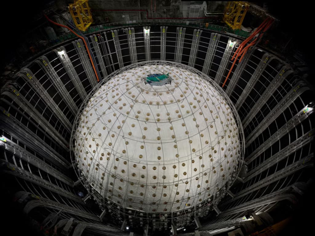 Крок до нової фізики: навіщо вченим величезна підземна сфера