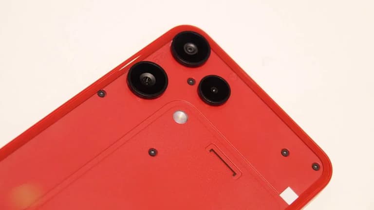 Nothing Phone (3a) Lite представлений у червоному кольорі