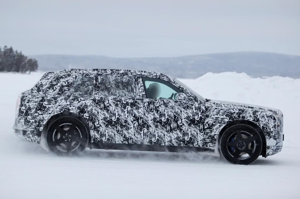 Rolls-Royce тестує електричний Cullinan за умов низьких температур