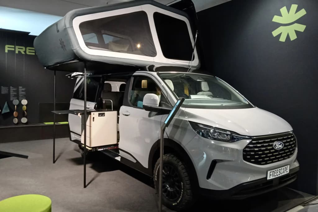Freescape представила автобудинок на базі Ford з надувним дахом