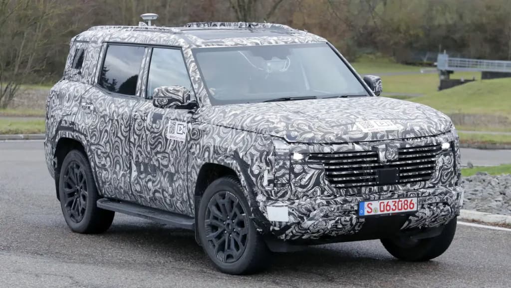 Mitsubishi Pajero нового покоління зняли на дорозі