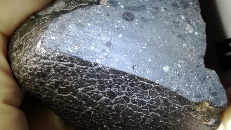 Вчені просканували чорний камінь з Марса — результати здивували навіть дослідників