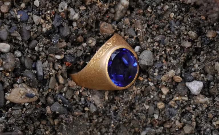 Вчені виявили рідкісний середньовічний перстень із містичним підтекстом