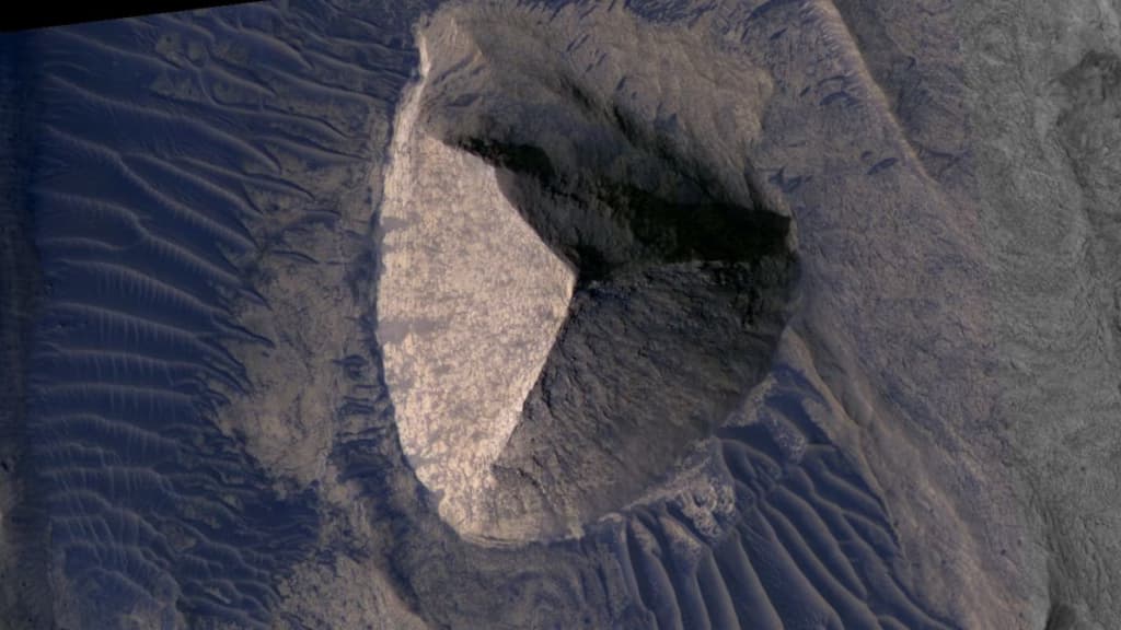 На Марсі знайдено структуру, що нагадує піраміду стародавнього Єгипту