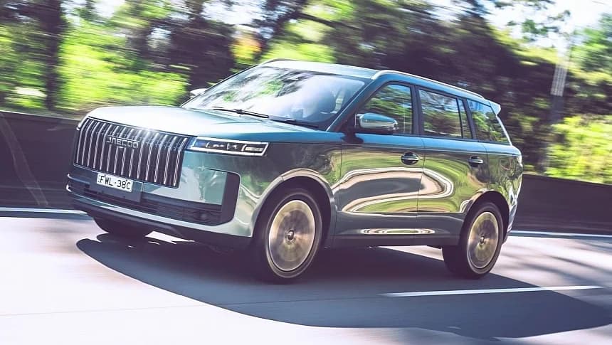 Jaecoo анонсувала бензинові версії компактного кросовера J5