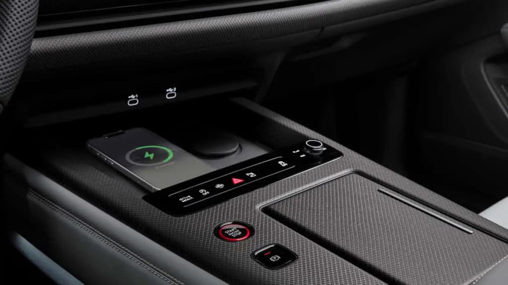 Audi відмовляється від використання Piano Black у дизайні інтер’єру