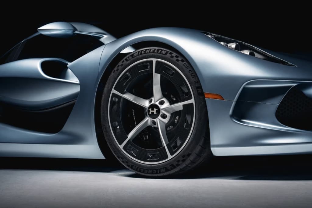 Hennessey Blackbird повертає епоху «живих» V8
