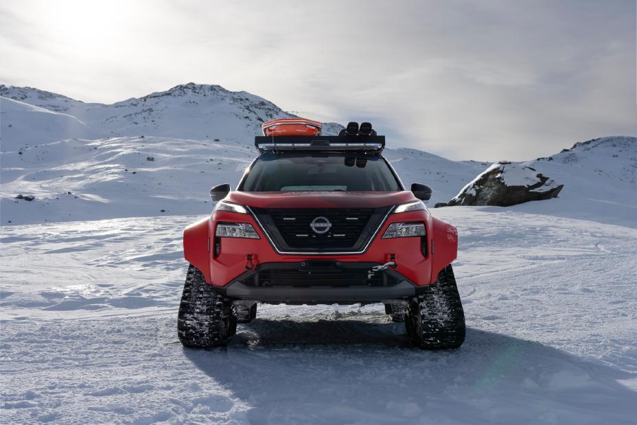 Nissan перетворив X-Trail на швидку допомогу на гусеницях