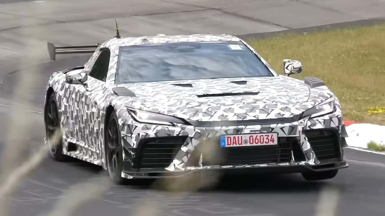 Toyota тестує новий GR GT суперкар на Нюрбургринзі