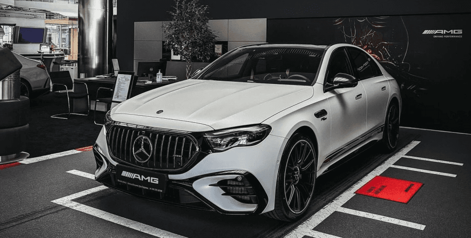 В Україні помітили новий спортивний седан Mercedes-AMG (Фото)