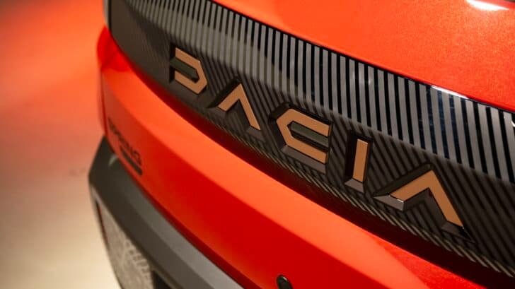 Dacia анонсувала бюджетний електричний хетчбек за 18 000 євро