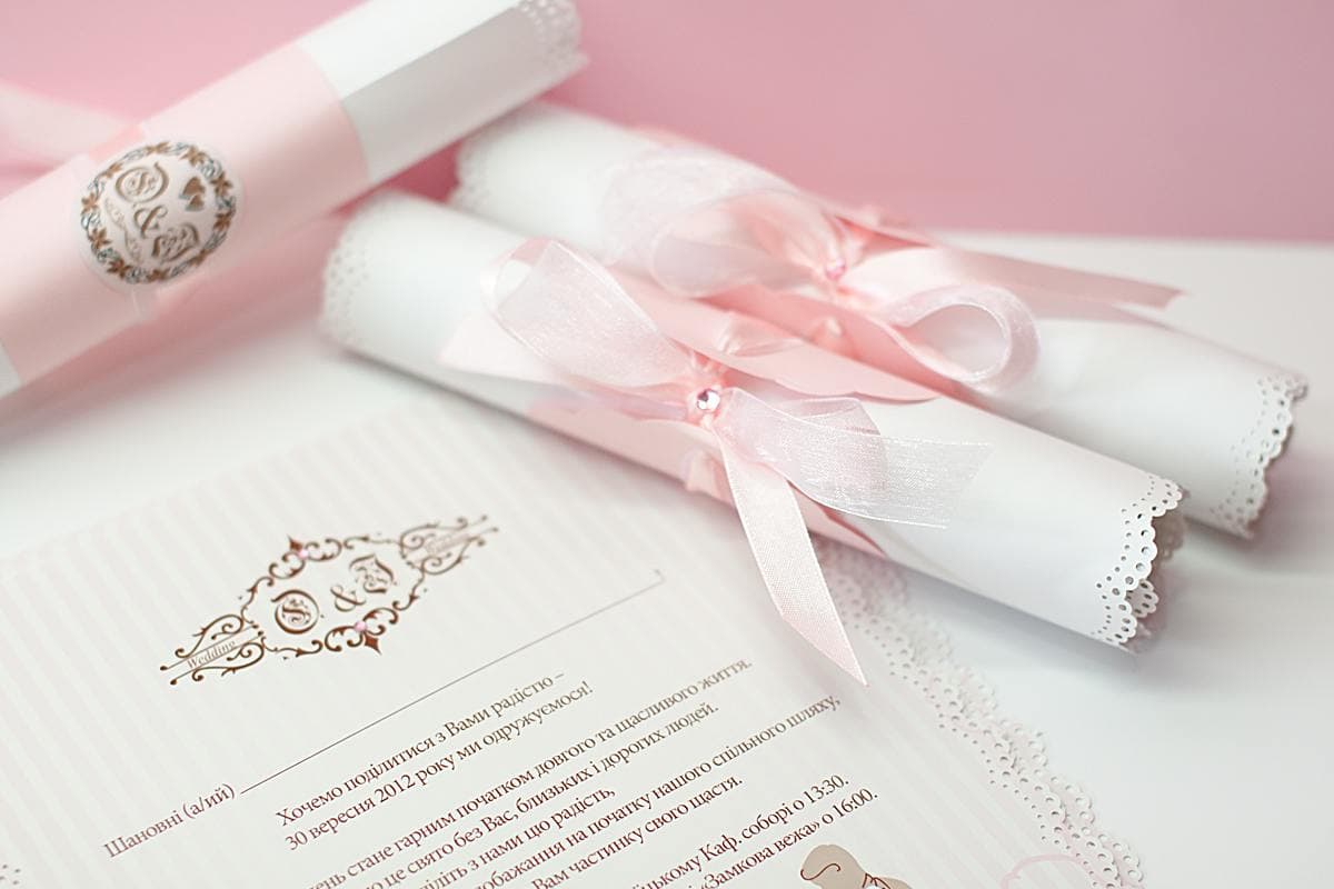 Наречена витратила $600 на весільні запрошення, а потім помітила курйозну помилку