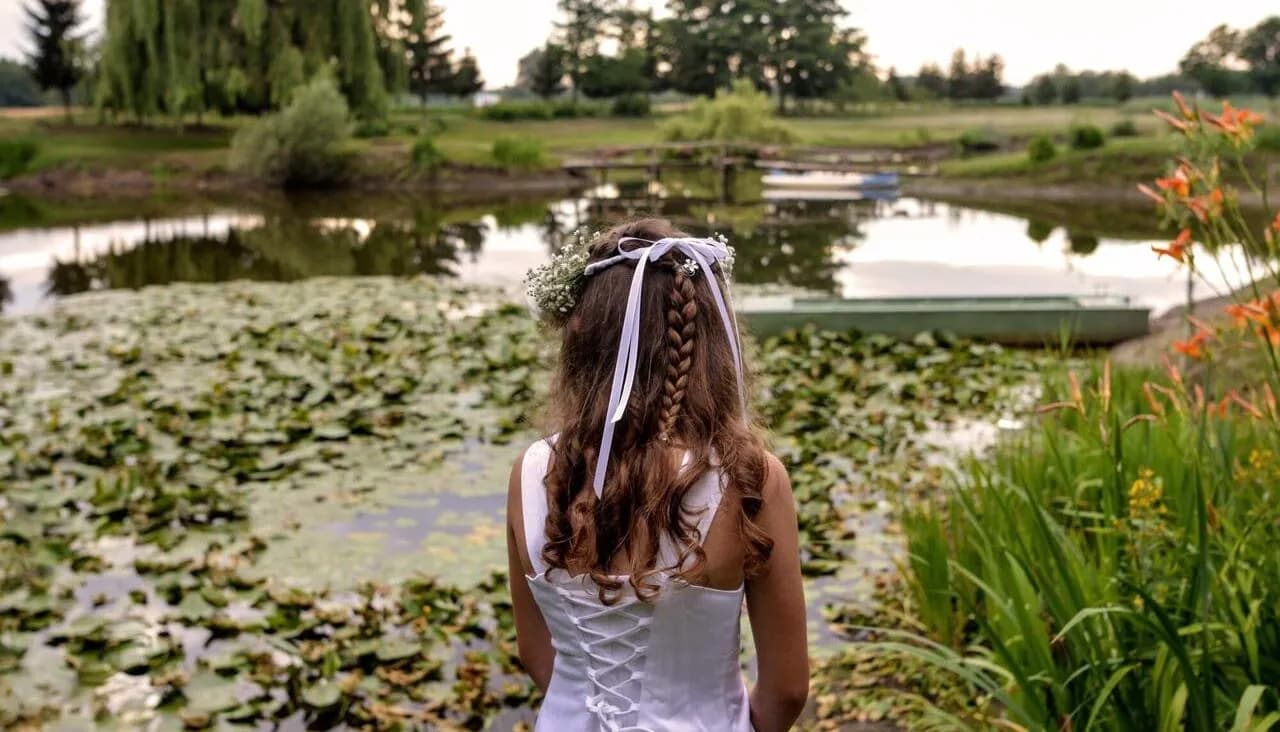 Російський солдат шукає свою дружину, яка зникла після весілля та отримання великої суми грошей