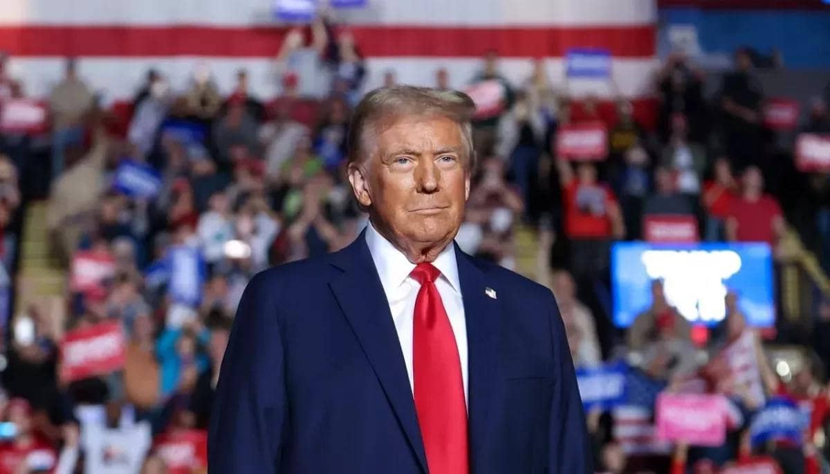Трамп відкрив у своєму гольф-клубі пам’ятник самому собі