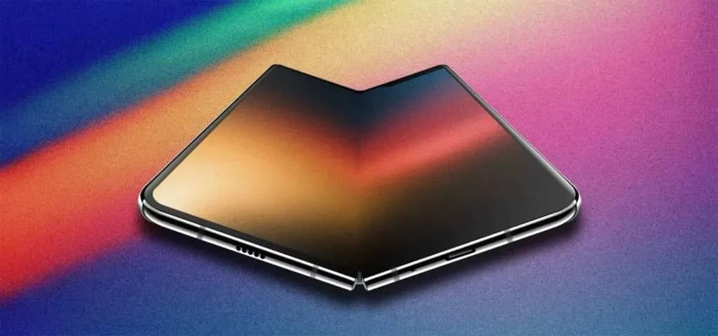 Apple готує перший складаний iPhone з підекранною камерою: ціна вразить фанатів
