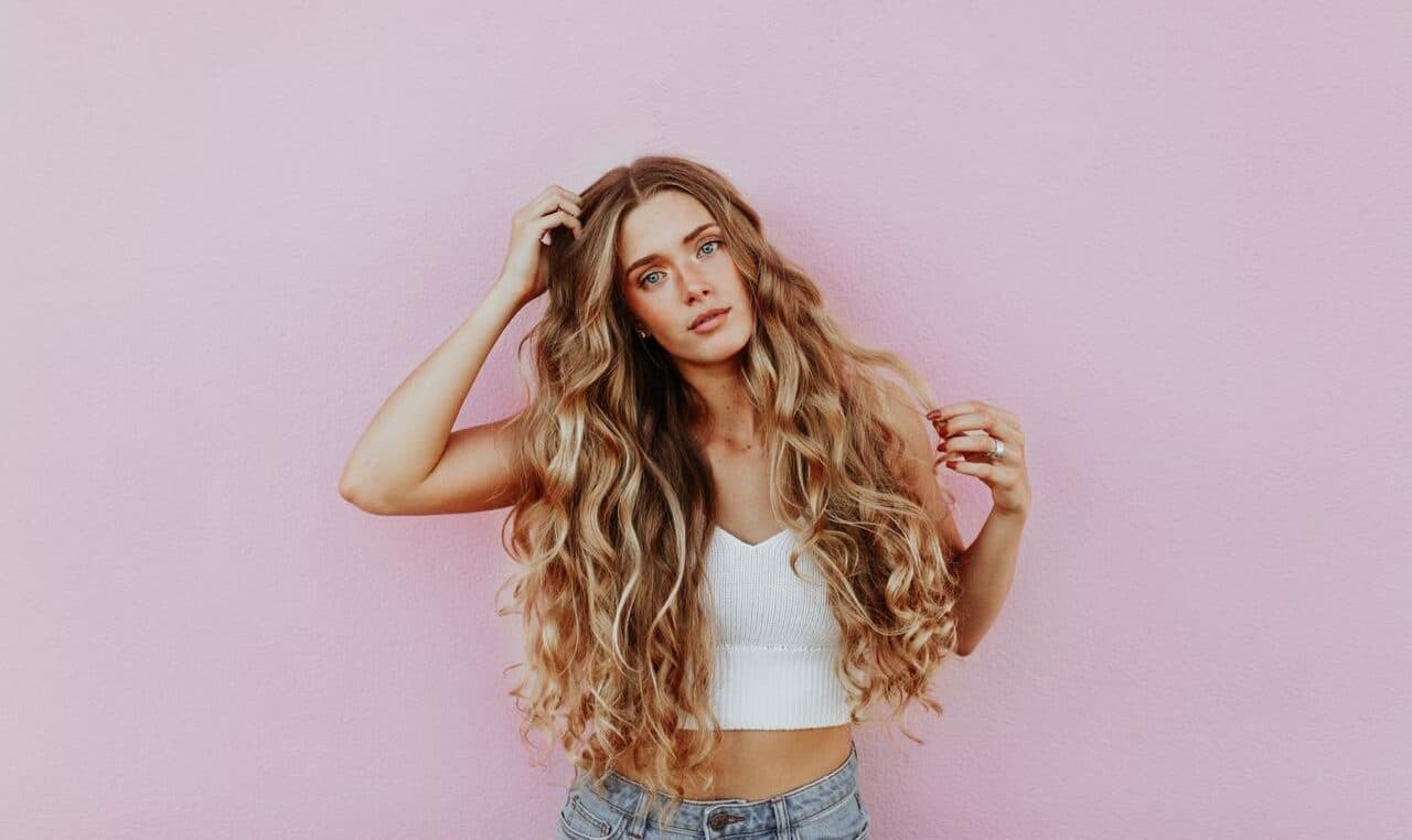 Як захистити своє волосся у літню пору року: поради для здорового блиску та краси