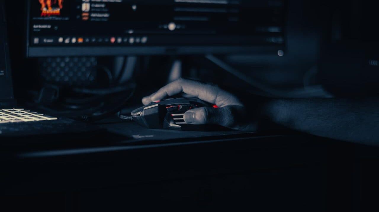 Російські хакери зламали 10 тисяч камер у ЄС та Україні, щоб стежити за постачанням допомоги