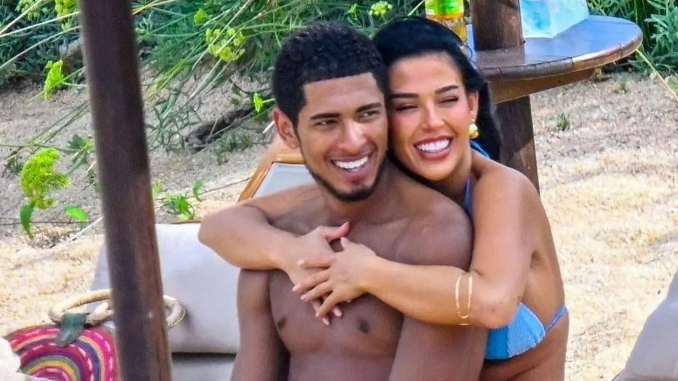 Джуда Беллінгема “спалили” на пляжі за непристойним заняттям