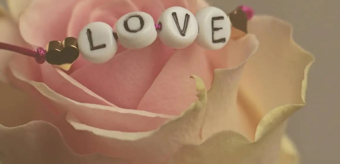 Любовний гороскоп на 17 вересня 2025 року: пристрасті, зустрічі та несподівані зізнання