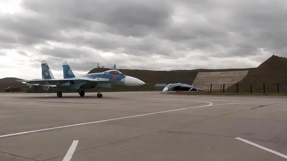 Російські пропагандисти похизувалися «здутим» Су-33 на навчаннях «Захід–2025»