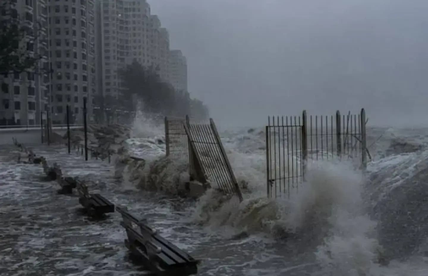 Супертайфун “Рагаса” на Тайвані: десятки жертв і зниклих, затоплені міста