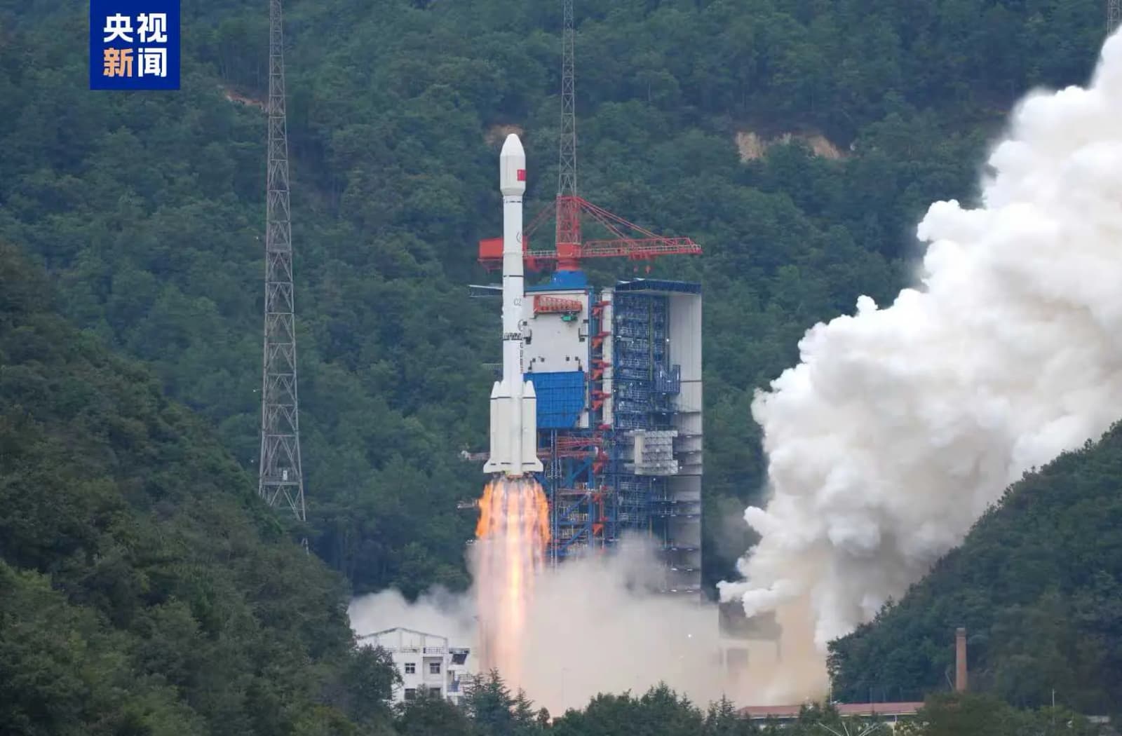 Китай запустив новий супутник спостереження «Гаофень-14 02»: на орбіті і для оборони, і для науки