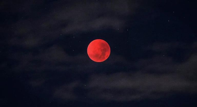 Гігантський “Супермісяць”: 5 листопада над Україною зійде найбільша повня з 2019 року