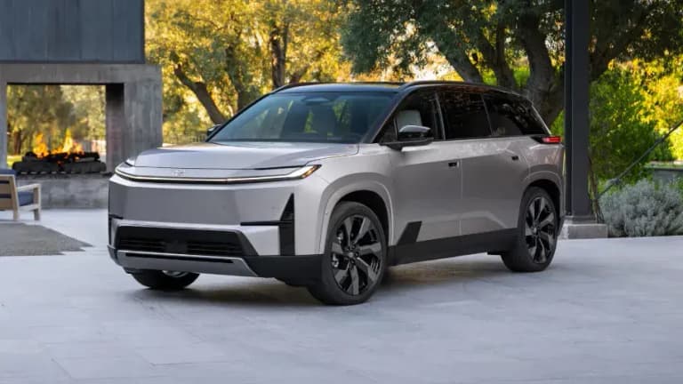 Subaru готує великий електрокросовер на базі Toyota Highlander EV