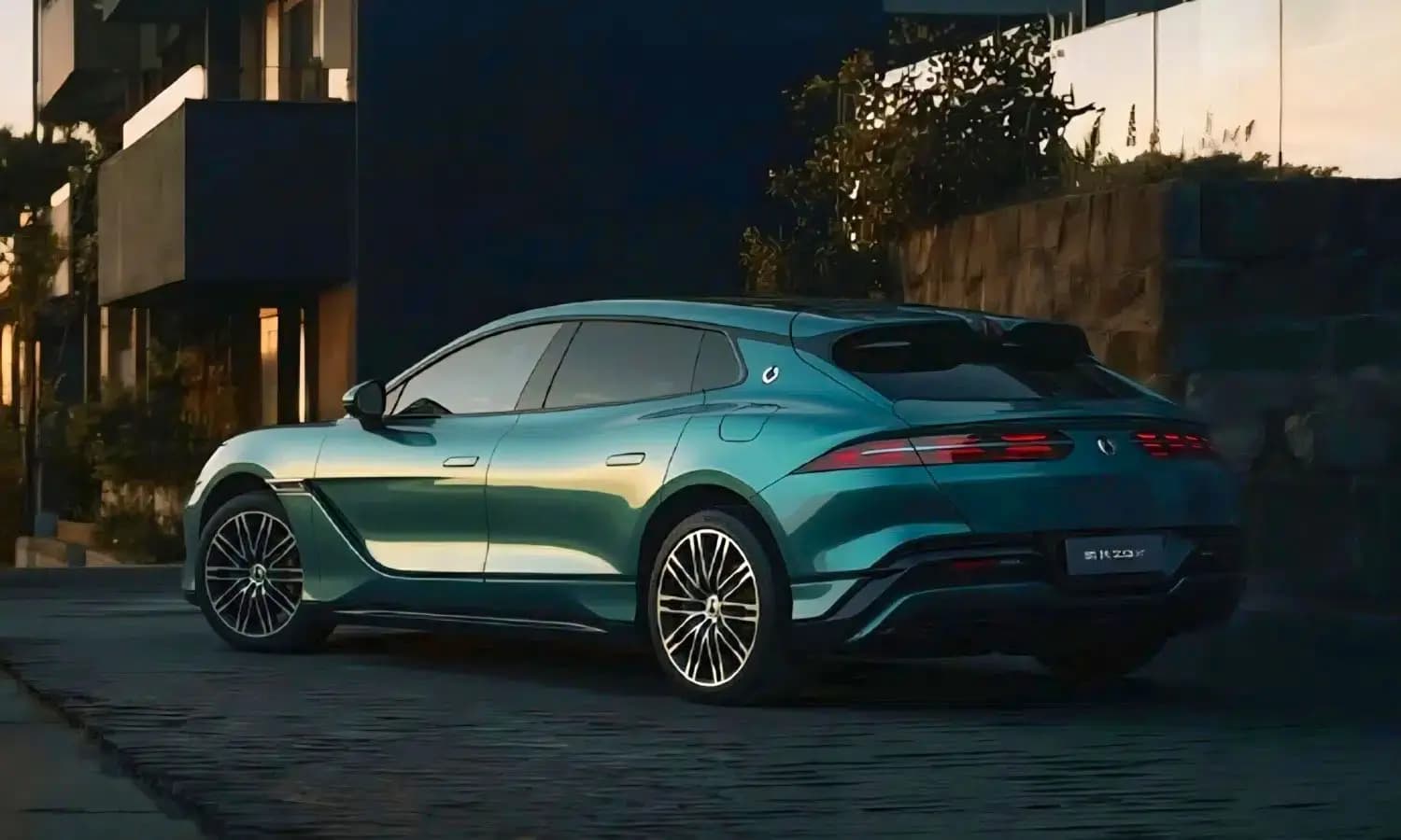 BYD представила Denza Z9 GT з пробігом понад 1000 км