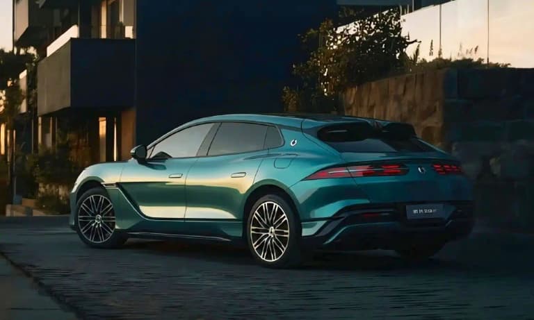 BYD представила Denza Z9 GT з пробігом понад 1000 км