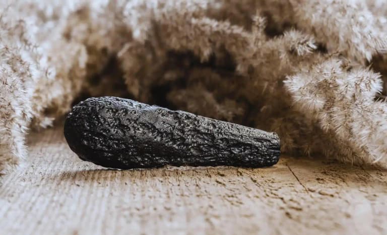 На Марсі знайшли «чорний» метеорит із водою: що це означає