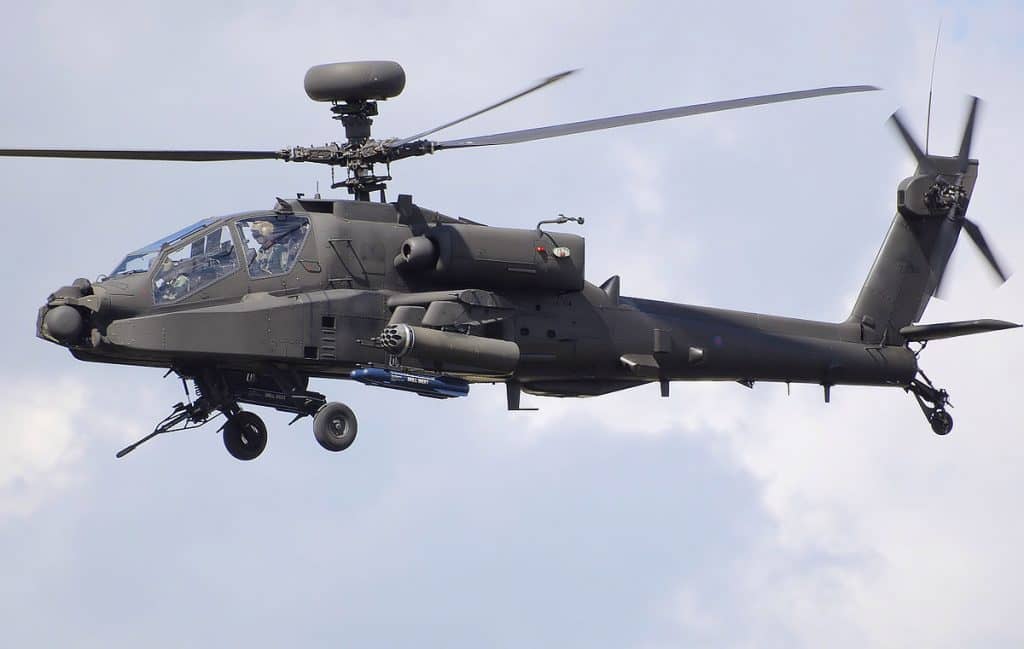 Вибухові снаряди перетворюють штурмовий вертоліт Apache на мисливця за дронами