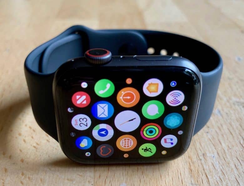 Ряд моделей Apple Watch Series 4 визнано остаточно застарілими