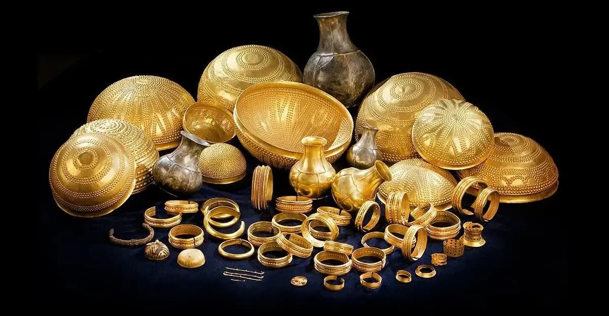 Замість черв’яків — золото: рибалка натрапив на артефакти вікової давнини