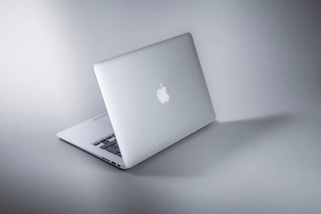Чому люди по всьому світу вибирають MacBook від Apple