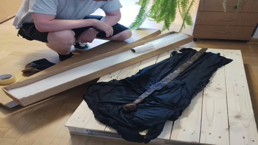 У Польщі знайшли меч, якому понад 500 років