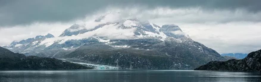 На Алясці льодовик Алсек повністю відокремився від гори, утворивши новий острів