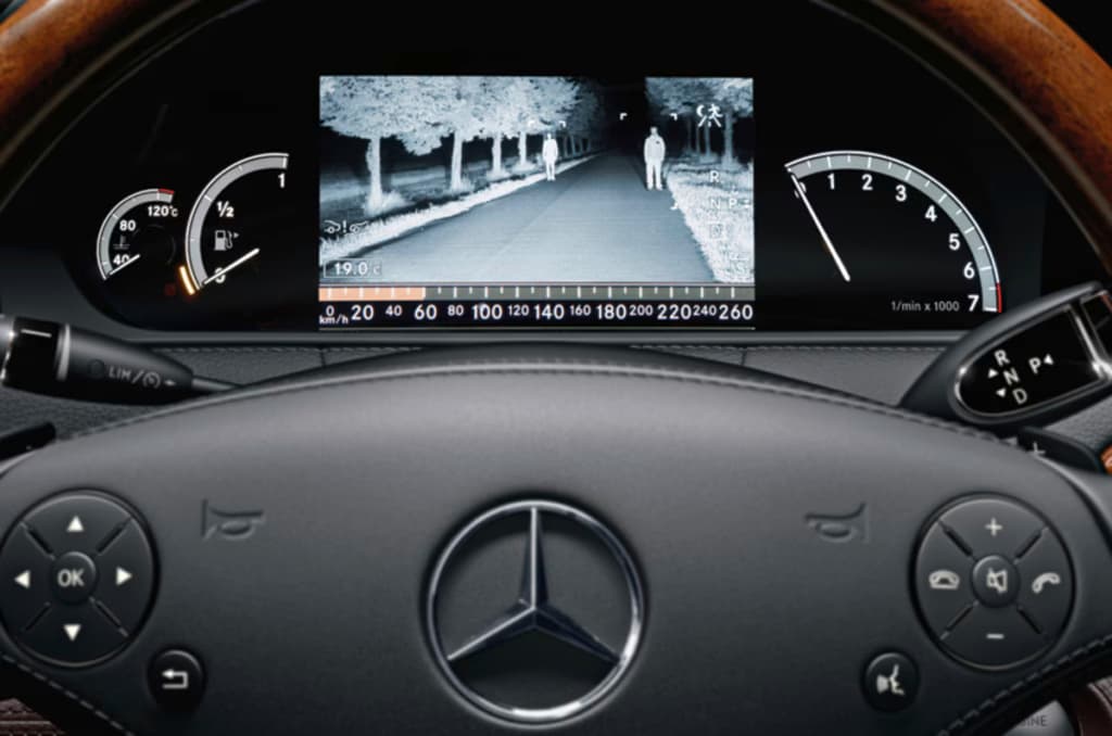 Mercedes-Benz більше не оснащує свої машини системою Night View Assist