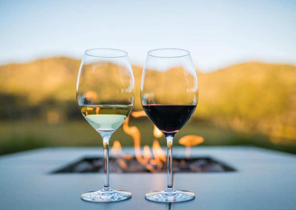 Червоне чи біле: наука визначила, яке вино краще для серця