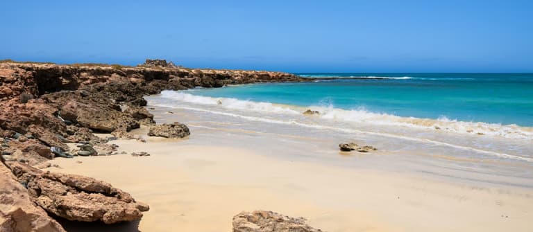 Вчені попереджають: майже половина пляжів зникне до кінця століття