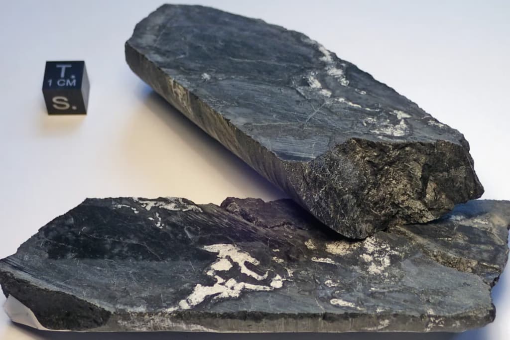 Вчені пояснили, як на Землі мільярди років тому запрацювали природні ядерні реактори